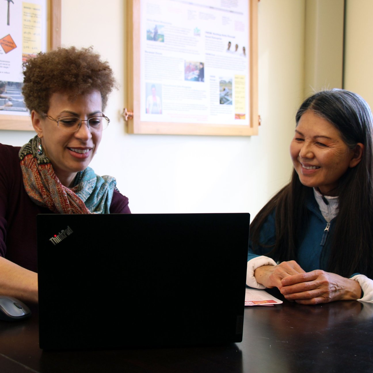 VWW employee meets with participant to work on computer skills